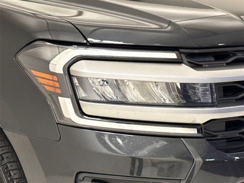 Used 2023 Ford Expedition XLT image 5