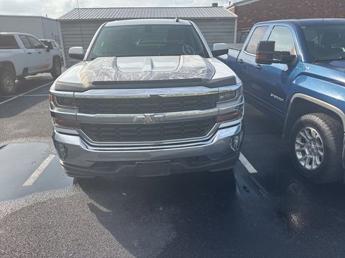 Used 2018 Chevrolet Silverado 1500 LT w/ LT Eassist Package AWD/4WD image 2