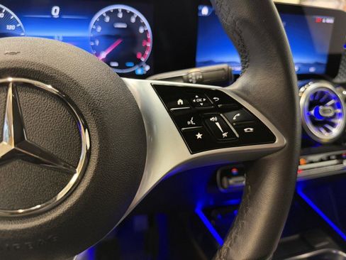 Certified 2025 Mercedes-Benz GLB 250 image 22