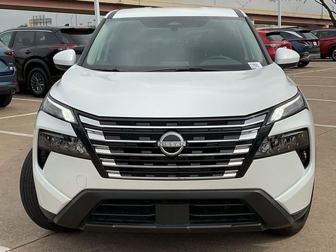 Used 2025 Nissan Rogue SV image 3