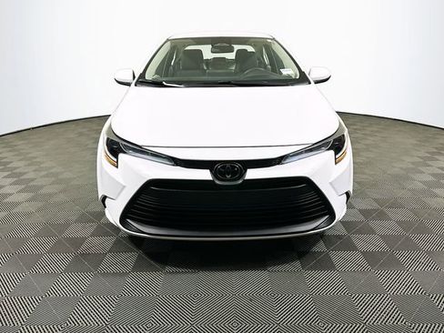Certified 2025 Toyota Corolla LE image 3