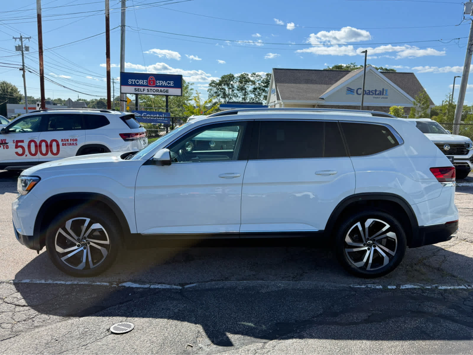 Used 2021 Volkswagen Atlas SEL Premium AWD/4WD image 4