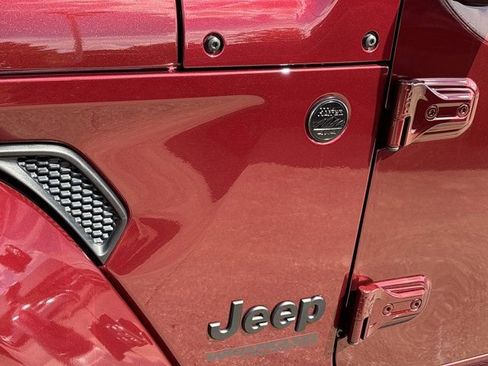 Used 2022 Jeep Wrangler Unlimited Sahara AWD/4WD image 13