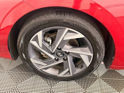 Used 2025 Hyundai Elantra SEL FWD image 14