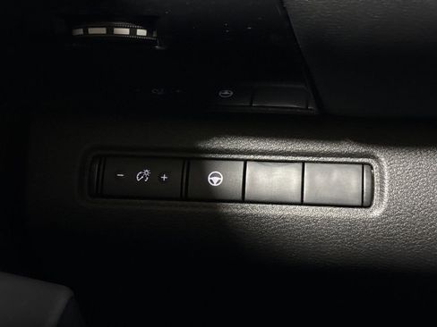 Used 2024 Nissan Pathfinder SV AWD/4WD image 18