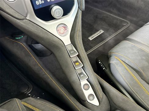 Used 2024 McLaren 750S Spider image 20