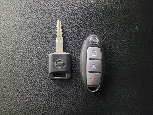 Used 2018 Nissan Titan PRO-4X image 32