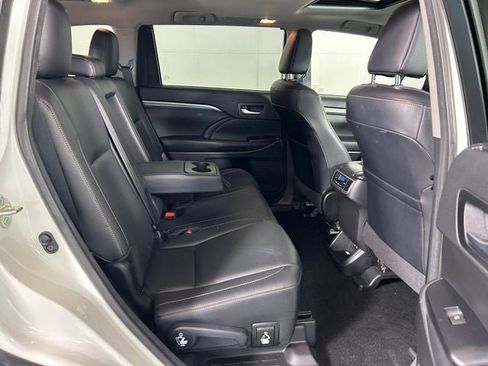 Used 2017 Toyota Highlander Limited w/ Protection Package #3 AWD/4WD image 27