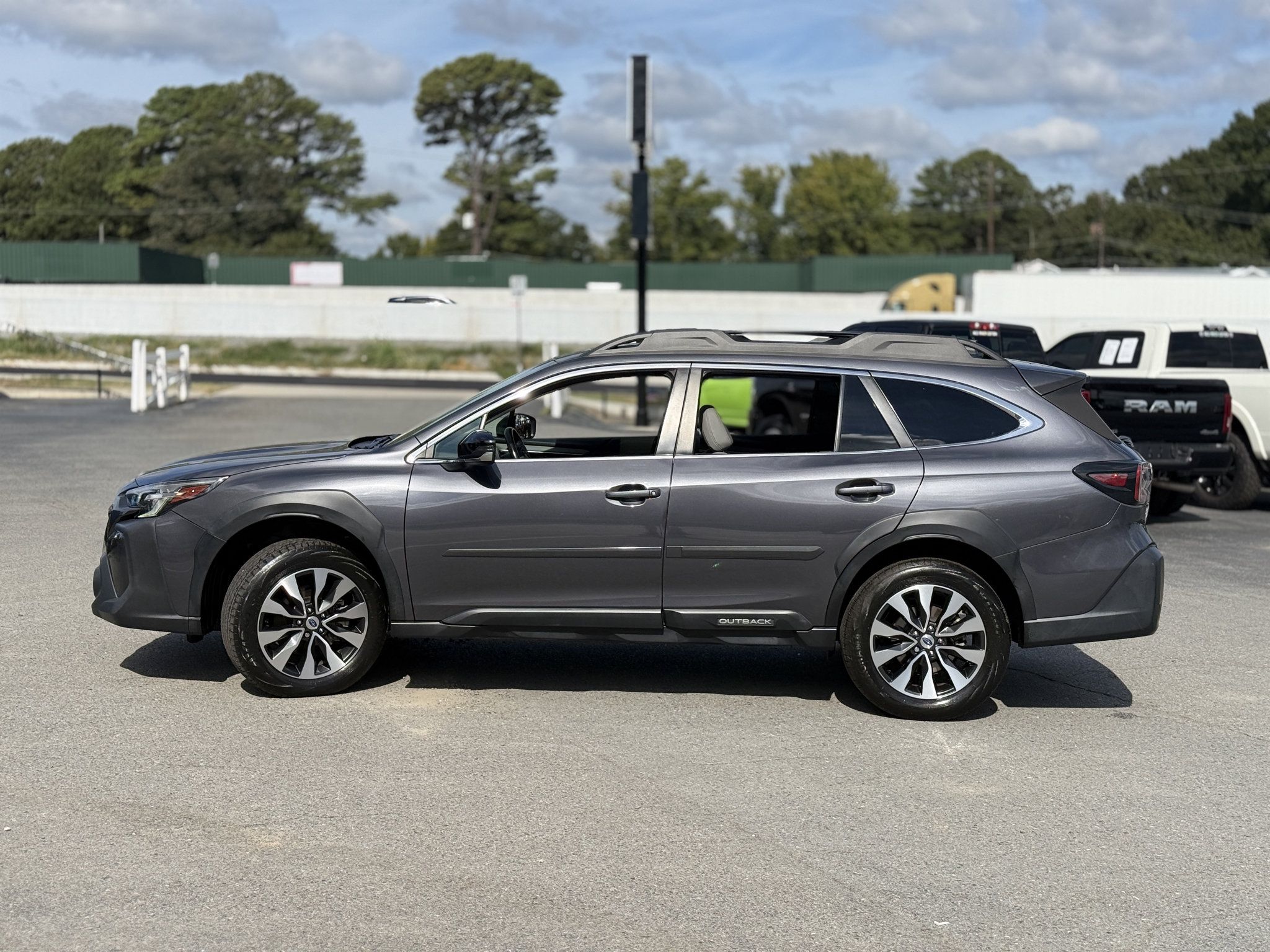 Used 2023 Subaru Outback Limited AWD/4WD image 4