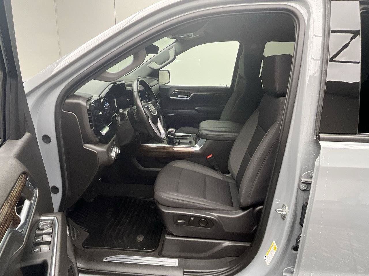 Certified 2024 GMC Sierra 1500 Elevation w/ Preferred Package AWD/4WD image 3