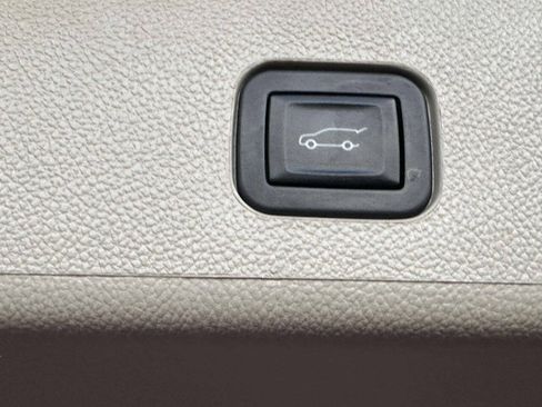 Used 2014 Cadillac SRX Luxury w/ Driver Awareness Package AWD/4WD image 17