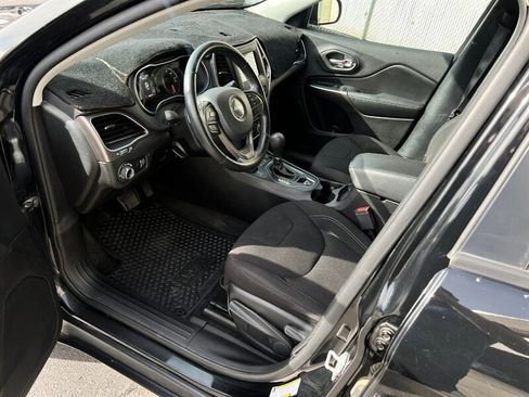 Used 2020 Jeep Cherokee Latitude w/ Cold Weather Group image 14