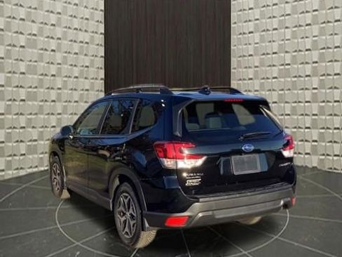 Used 2021 Subaru Forester Premium AWD/4WD image 6