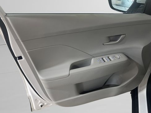 Used 2024 Hyundai Kona SEL image 13