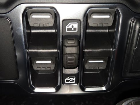 New 2025 Jeep Gladiator Sport image 25