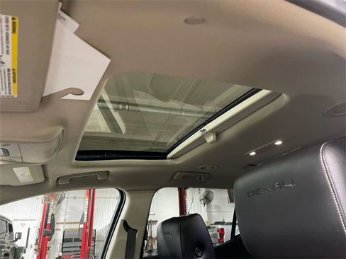 Used 2017 GMC Acadia Denali w/ Technology Package image 21