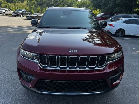Used 2025 Jeep Grand Cherokee Laredo RWD image 2