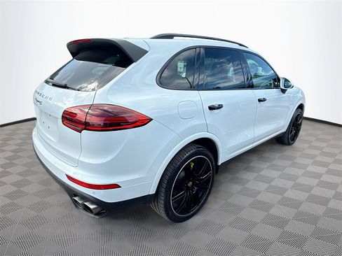 Used 2017 Porsche Cayenne S image 5