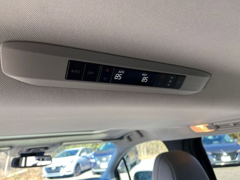 Used 2025 Toyota Sienna XLE image 25