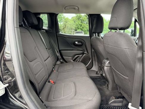 Used 2022 Jeep Renegade Latitude w/ Convenience Group AWD/4WD image 11