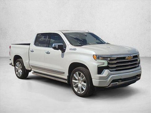 Used 2023 Chevrolet Silverado 1500 High Country w/ High Country Premium Package AWD/4WD image 3