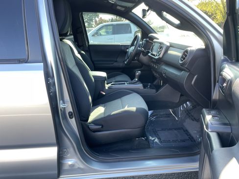 Used 2022 Toyota Tacoma TRD Sport w/ Technology Package AWD/4WD image 31
