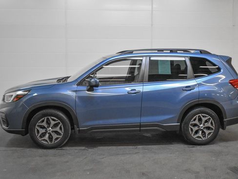 Used 2020 Subaru Forester Premium image 4