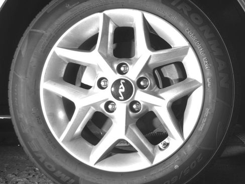 Used 2025 Kia Soul LX w/ LX Technology Package FWD image 13