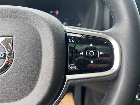 Certified 2025 Volvo XC60 T8 Plus w/ Protection Package Premier image 18