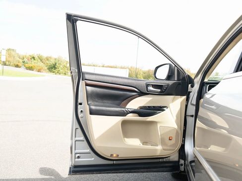 Used 2014 Toyota Highlander Limited image 47