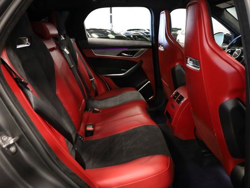 Used 2023 Jaguar F-PACE SVR image 39