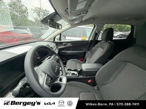 Used 2023 Kia Sportage LX AWD/4WD image 7