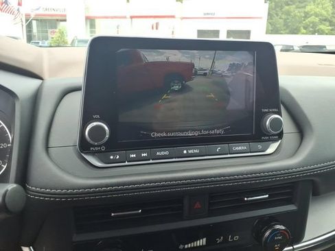 Used 2023 Nissan Rogue SV AWD/4WD image 19