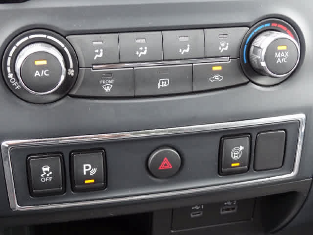 Used 2023 Nissan Titan SV AWD/4WD image 15