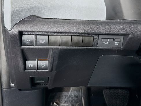 Certified 2025 Toyota Sienna LE image 11