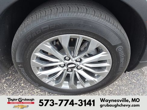 Used 2025 Cadillac XT4 Premium Luxury AWD/4WD image 10