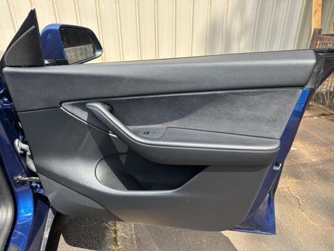 Used 2021 Tesla Model Y Long Range AWD/4WD image 44