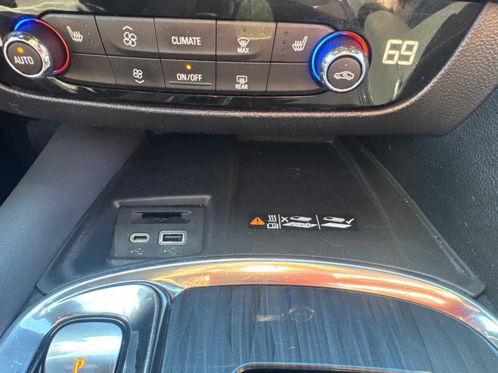 Used 2023 Buick Enclave Essence FWD image 23