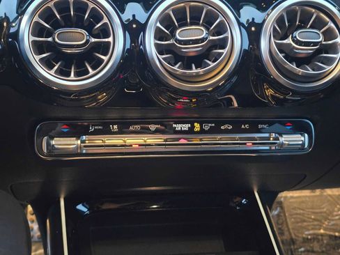 Used 2023 Mercedes-Benz GLA 250 4MATIC image 29