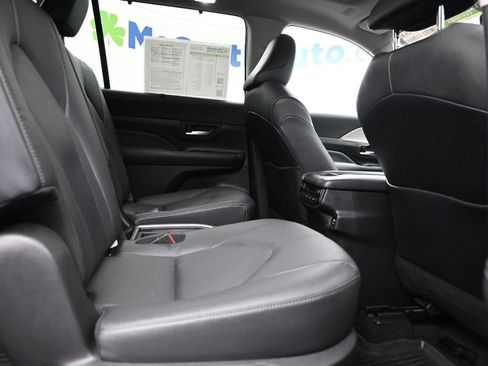 Used 2024 Toyota Grand Highlander AWD image 10