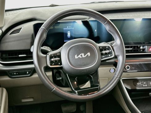 Used 2025 Kia Carnival FWD image 18