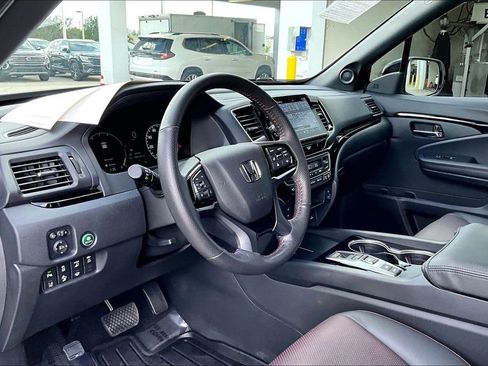 Used 2025 Honda Ridgeline Black Edition image 14