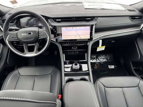 New 2026 Jeep Grand Cherokee Limited AWD/4WD image 2
