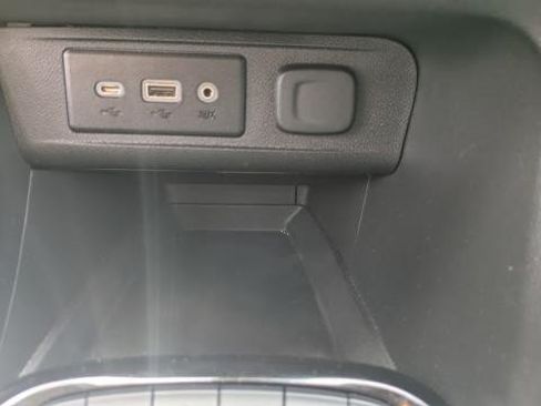 Used 2023 Buick Encore GX Essence AWD/4WD image 12
