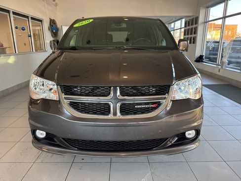 Used 2020 Dodge Grand Caravan SE image 2
