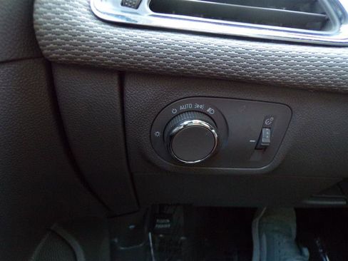 Used 2017 Chevrolet Cruze LT image 35