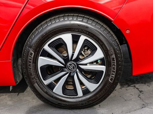 Certified 2019 Toyota Prius Prime Advanced image 27