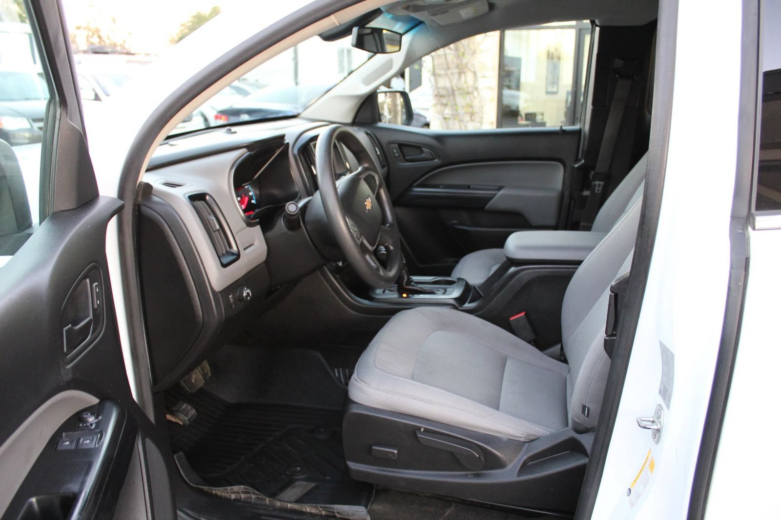 Used 2018 Chevrolet Colorado W/T w/ WT Convenience Package RWD image 9