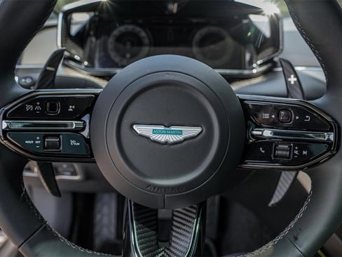 New 2025 Aston Martin Vanquish Coupe image 11