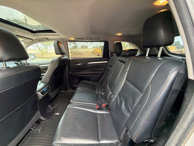 Used 2017 Toyota Highlander XLE AWD/4WD image 13